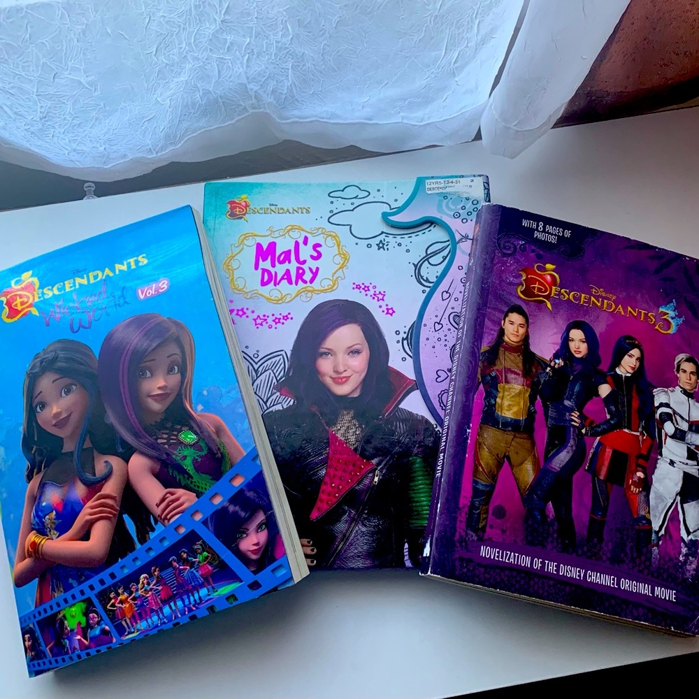 Disney Descendants book lot